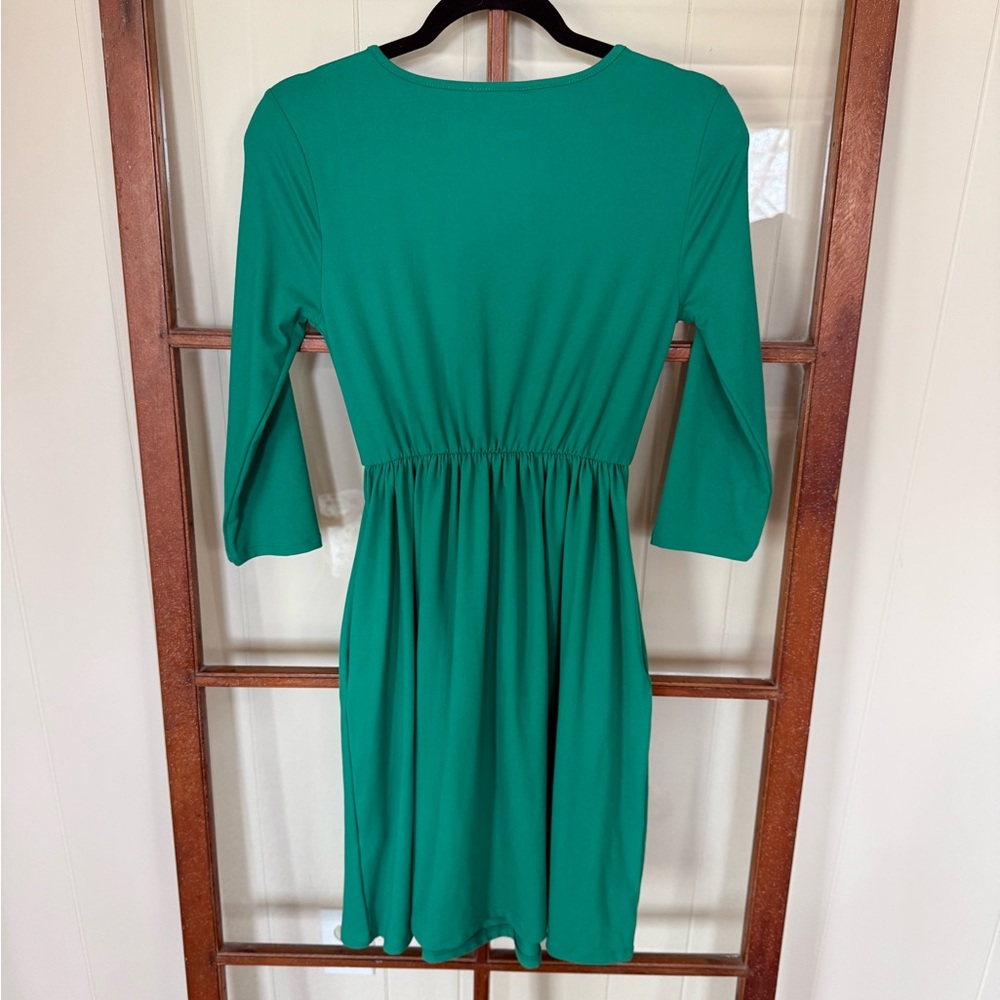 Zenana NWOT Emerald Green Faux Wrap Soft 3/4 Sleeve Knit Midi Dress - Size Small - Picture 5 of 5